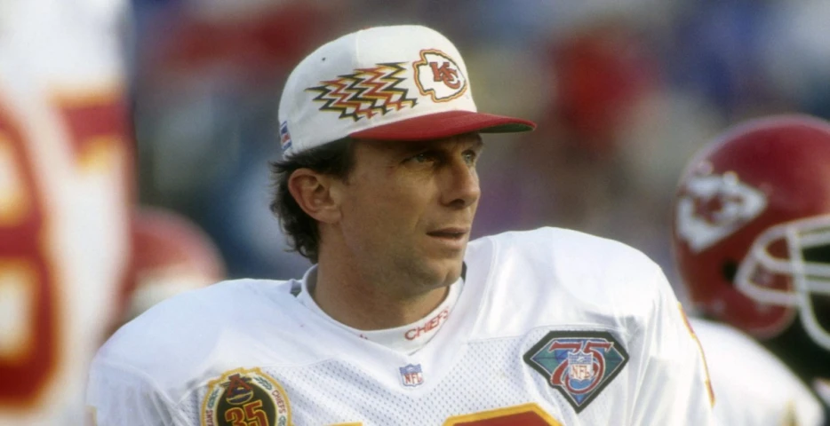 Arrowheadlines: Joe Montana skips over Patrick Mahomes