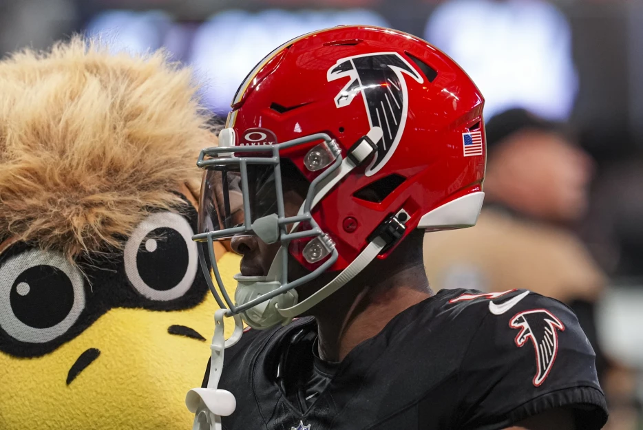 Falcons Restructure Contract For WR Darnell Mooney