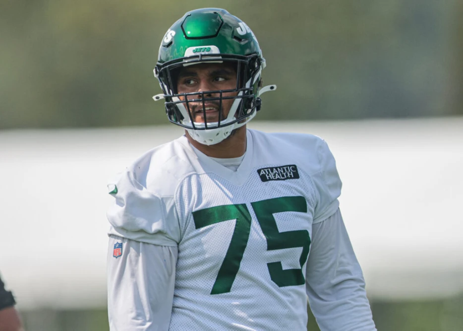 Jets RG Alijah Vera-Tucker Suffers ‘Potentially Serious’ Arm Injury