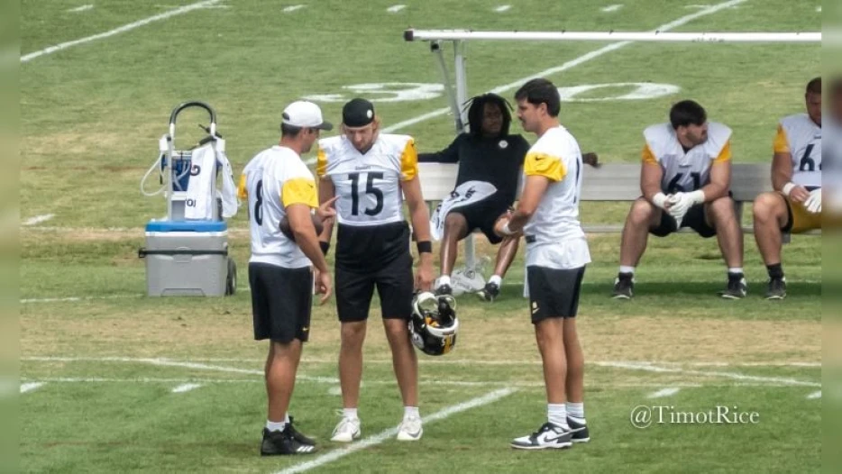 Mike Tomlin Hasn’t ‘Wasted Any Time’ Contemplating Steelers’ Current Quarterback Carousel