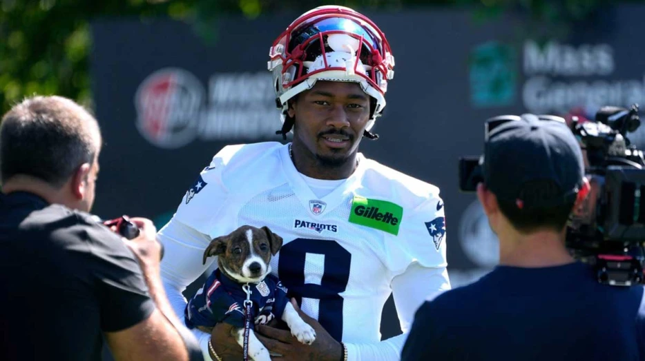 Patriots’ Stefon Diggs addresses media with lengthy apology before Week 1