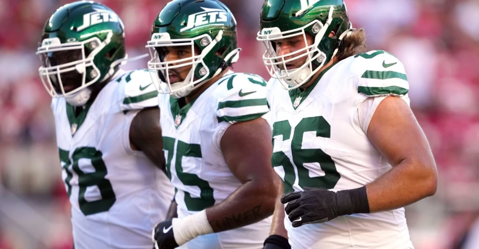 Reports: Jets believe Alijah Vera-Tucker has torn triceps; will miss 2025 season