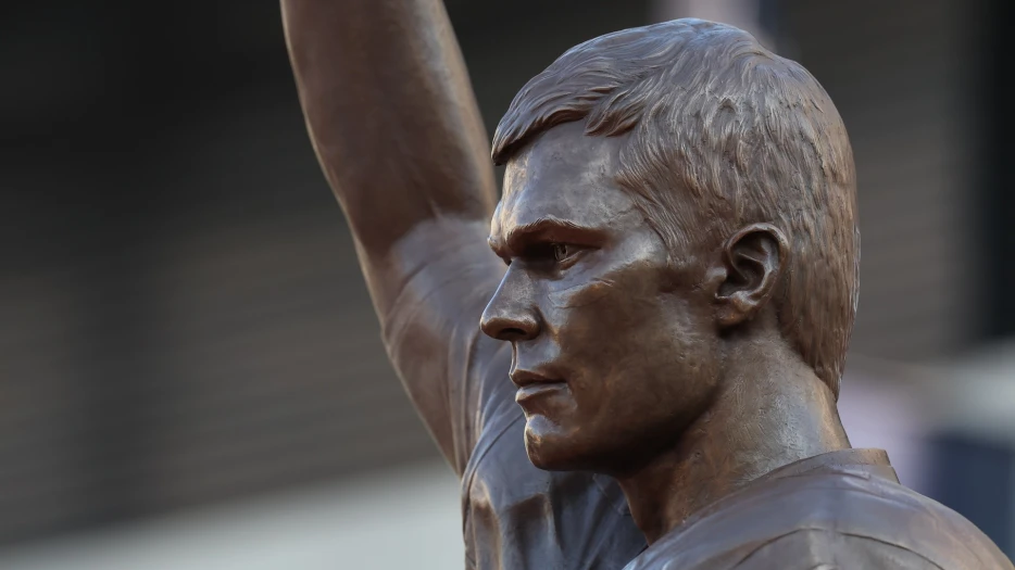 Robert Kraft, Patriots Want Bill Belichick Statue: ‘Next To Tommy’