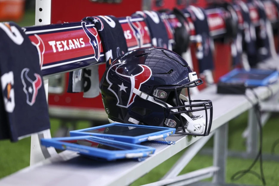 Texans Hosted 10 For Workouts
