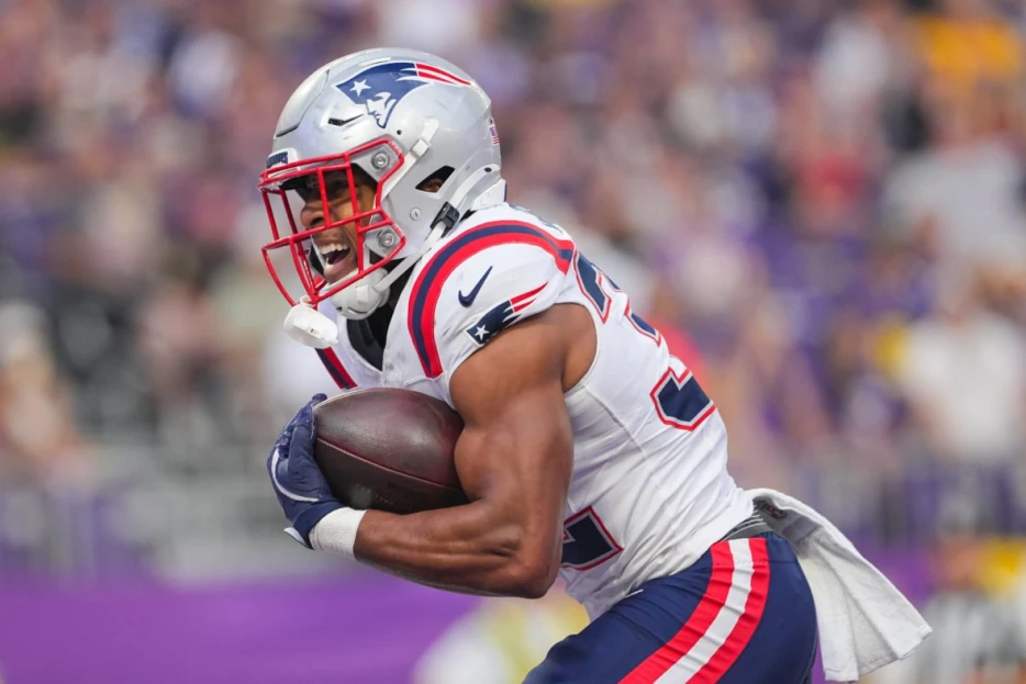 TreVeyon Henderson Lands At Surprise Spot In Patriots’ Week 1 Depth Chart
