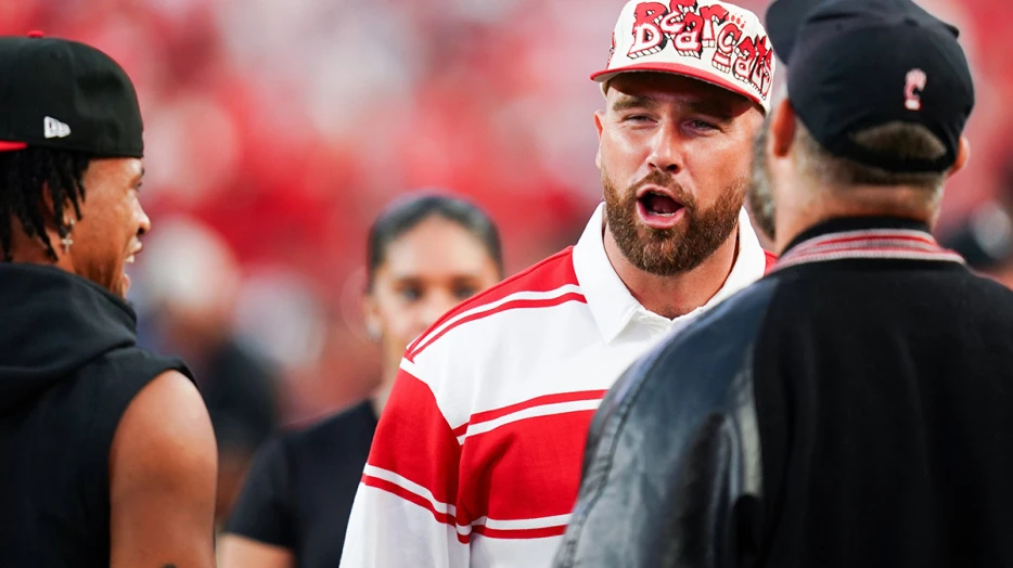 Chiefs’ Travis Kelce mocks Patrick Mahomes’ voice as payback in Brazil