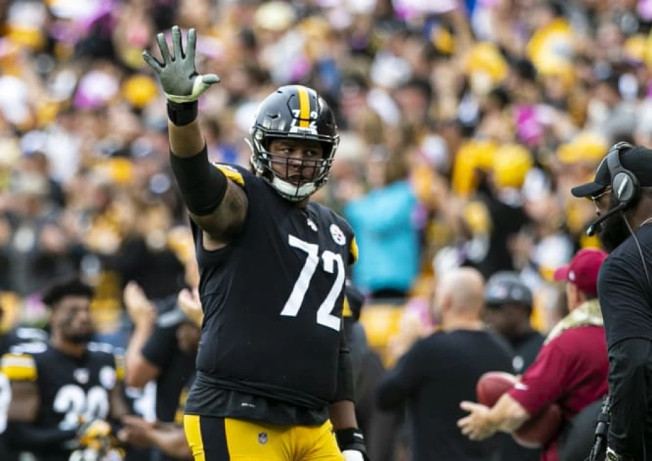 Former Steelers Offensive Tackle Works Out for Bears After Dropping 70 Pounds