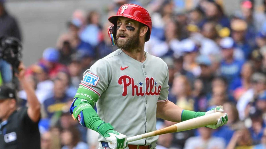 Phillies’ Bryce Harper supports Eagles’ season opener with awesome cleats