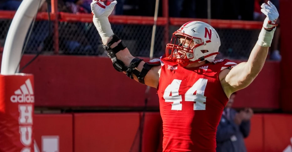 Saints sign DE Garrett Nelson to practice squad, release QB Hunter Dekkers