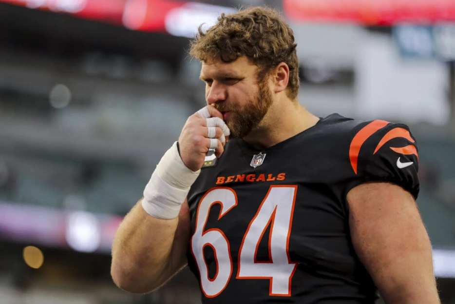 Bengals Extend C Ted Karras