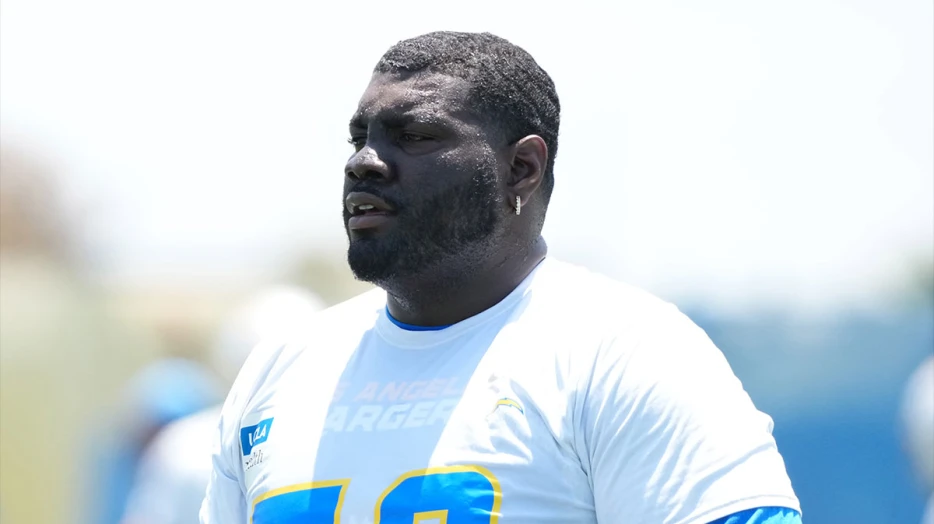 Chargers’ Mekhi Becton dealing with illness ahead of Chiefs clash