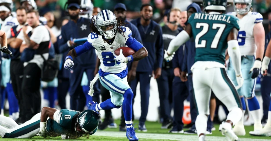 Cowboys, Eagles delayed by lightning: What to know about game returning