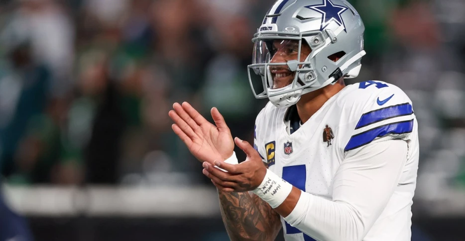 Eagles DT Jalen Carter ejected immediately after (seemingly) spitting on Cowboys QB Dak Prescott