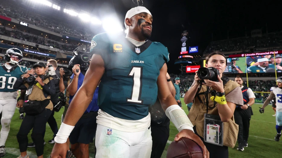 Eagles’ Jalen Hurts credits AJ Brown despite quiet season opener