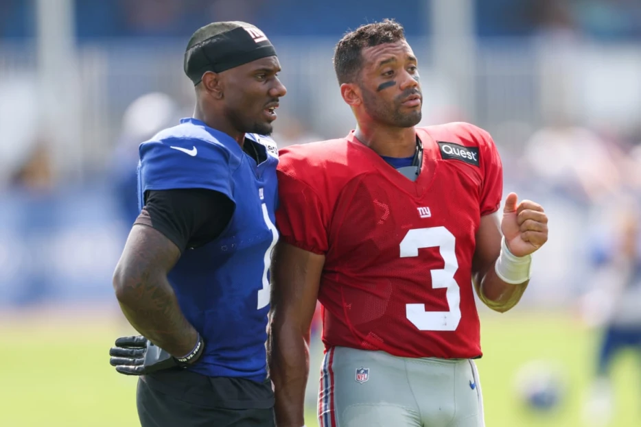 Giants Pro Bowler Sits Out Practice with Back Injury Concern Ahead of Commanders Game