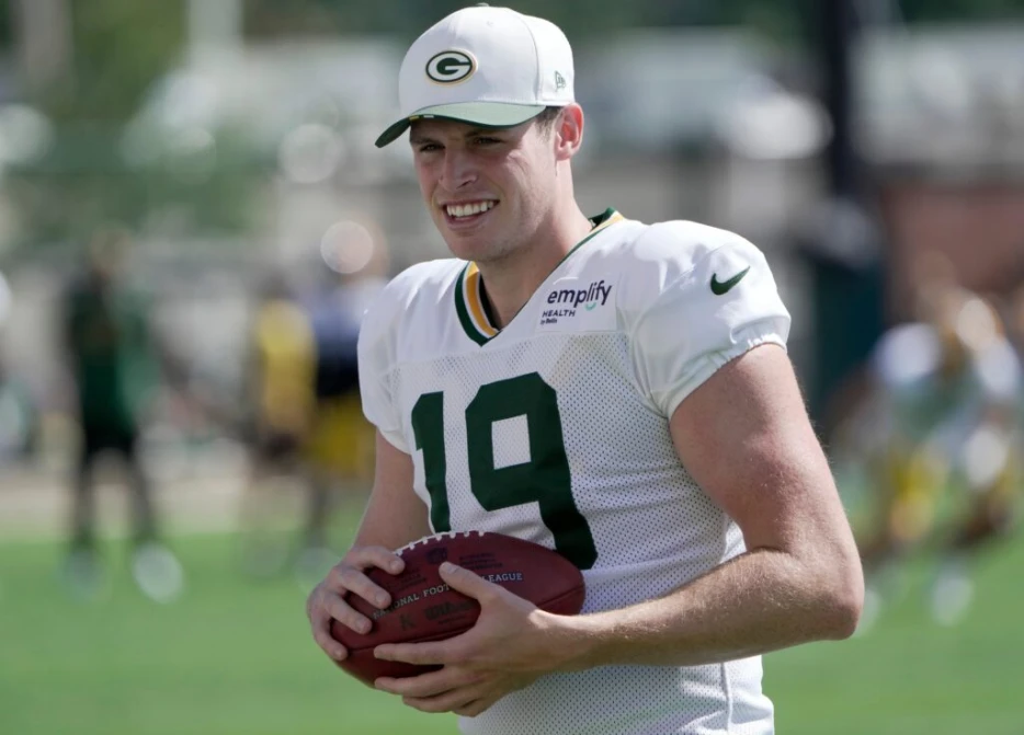 Packers Extend P Daniel Whelan