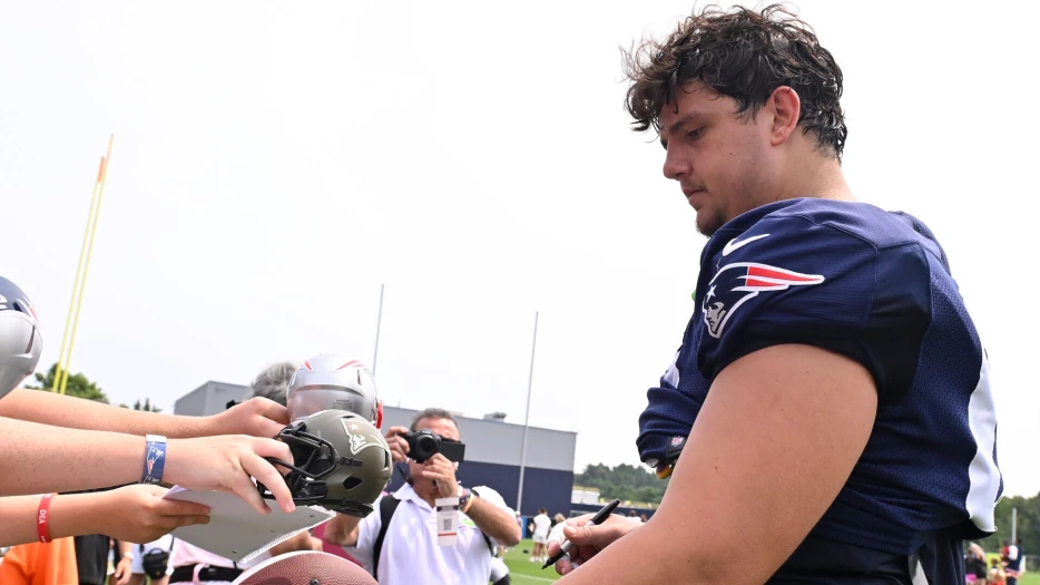 Pair Of Key Patriots Offseason Additions Pop Up On Latest Injury Report