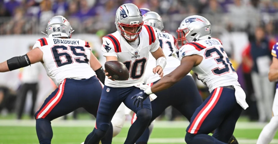 Who has the edge between Patriots and Raiders in NFL Week 1?