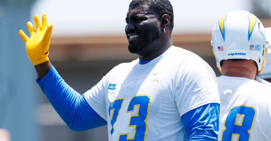 Chargers OL Mekhi Becton status revealed vs. Chiefs