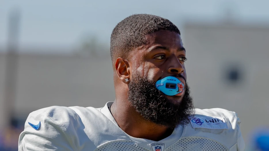 Jared Verse exits practice early after bumping knees