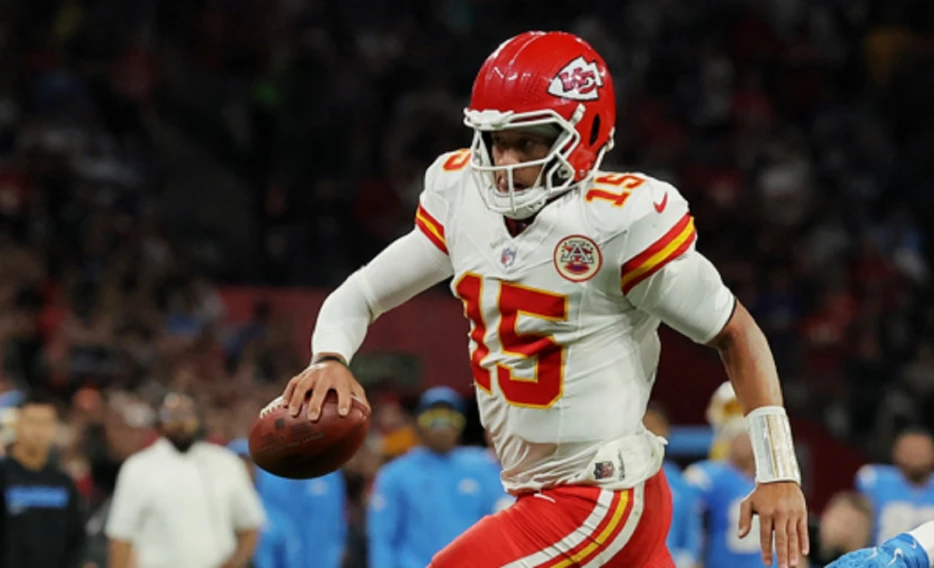 Patrick Mahomes Called Out For Trucking Defender Near Sideline