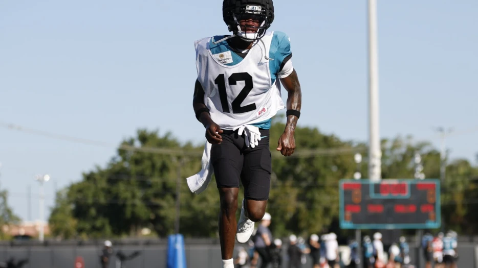 Travis Hunter: Playing both ways &quot;not hard at all&quot;
