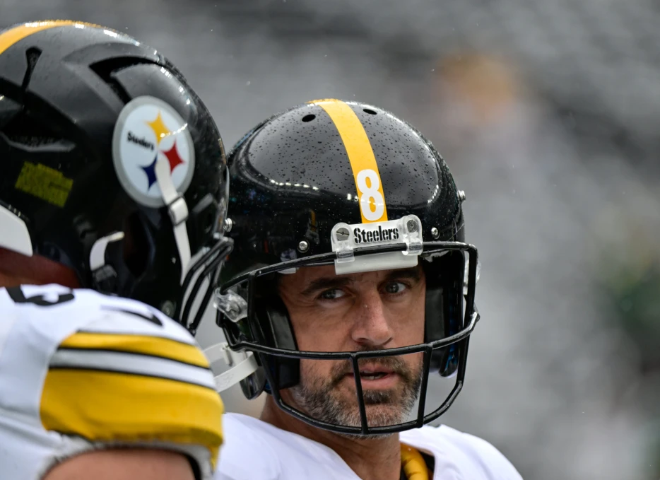 Aaron Rodgers Drags Sloppy Steelers Defense to Win over Jets