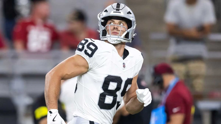 Raiders’ Brock Bowers gives injury update immediately after beating Patriots