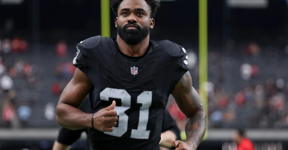 Raiders-Patriots inactives: Raheem Mostert is out