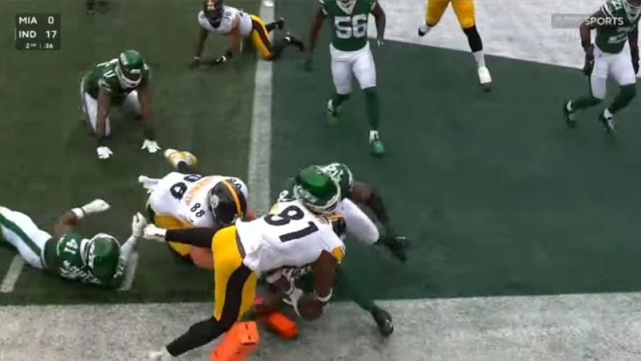 Watch: Jonnu Smith Scores First TD As A Steeler