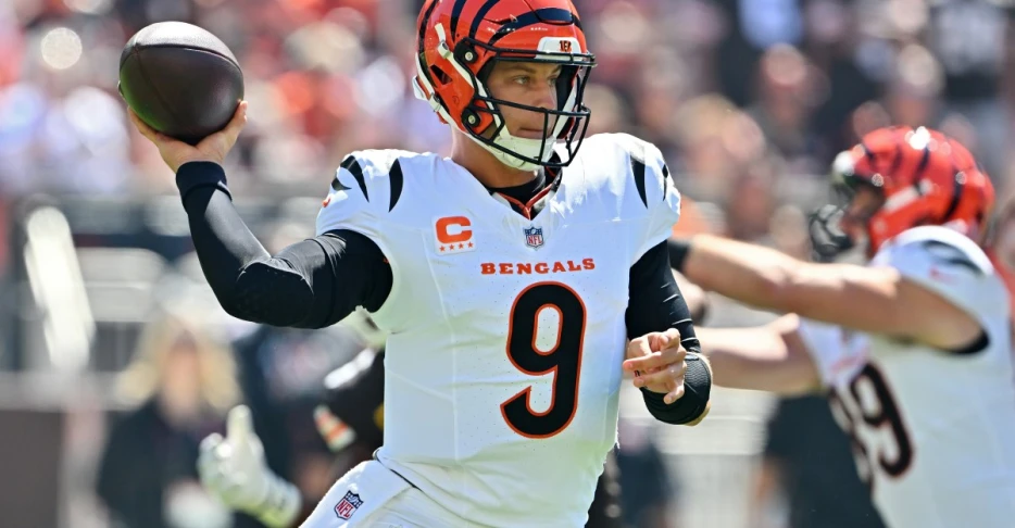 Another facemask foul, another no-call for Joe Burrow