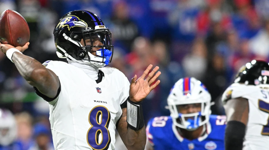 Bills fan in hot water after slapping DeAndre Hopkins, Lamar Jackson