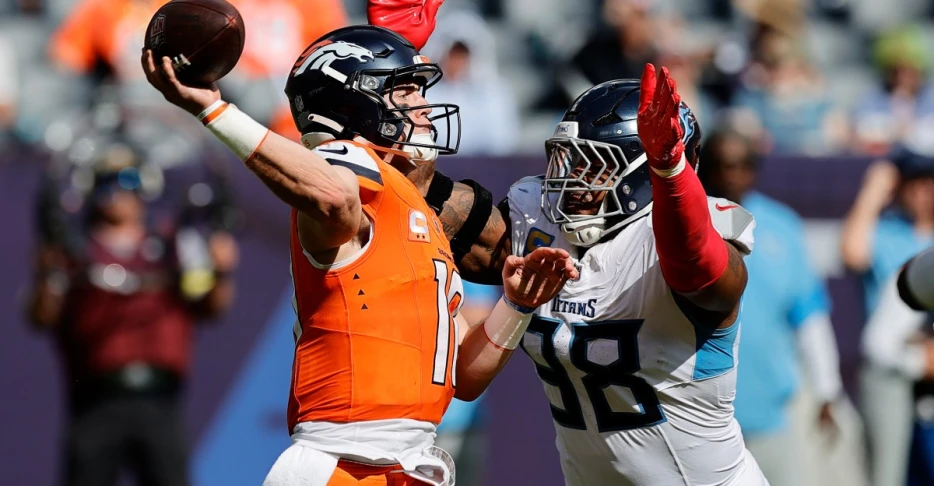 Broncos pull out home win vs. Titans despite sloppy offensive performance