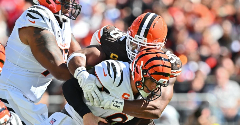 Daily Dawg Chow 9/08: Browns fritter away chances, fall to 0-1 after frustrating opener