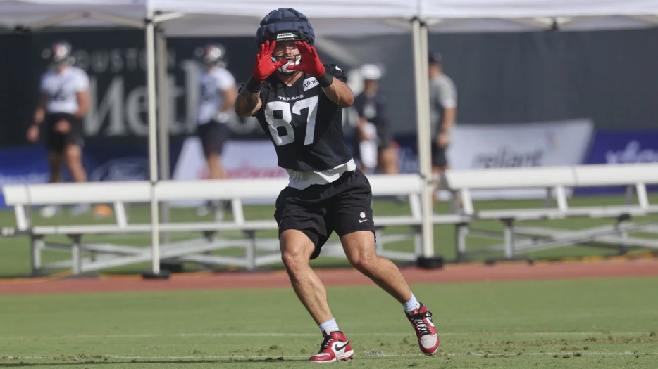 Key C.J. Stroud weapon out indefinitely with broken foot