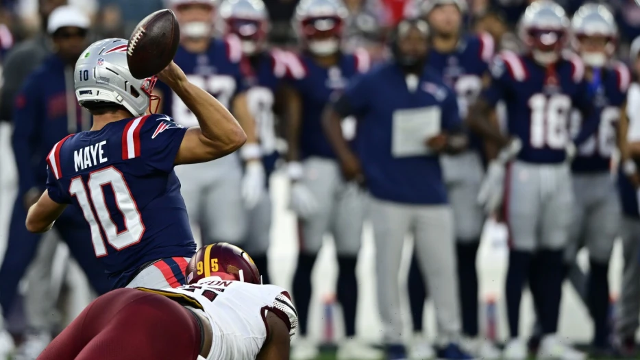 Mike Vrabel on Drake Maye's miscue: &quot;That's a bad decision&quot;
