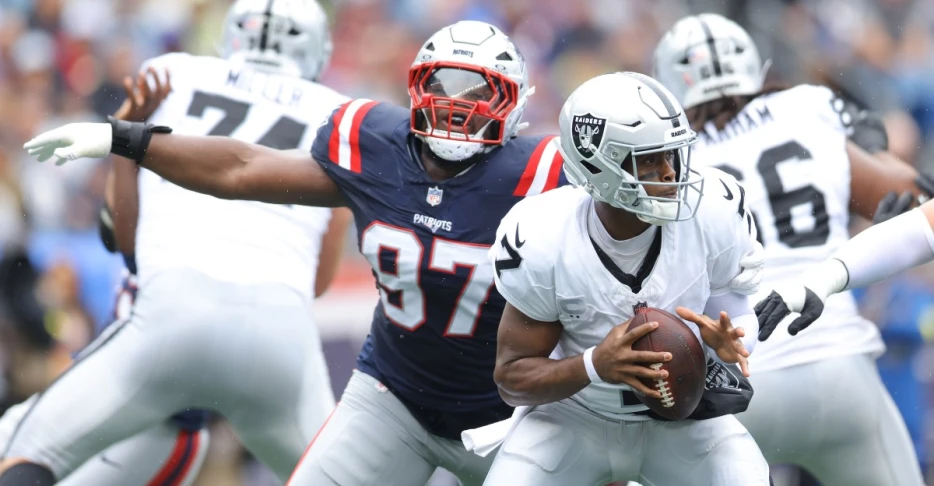 Patriots vs. Raiders snap counts: Heavy workload no problem for Milton Williams