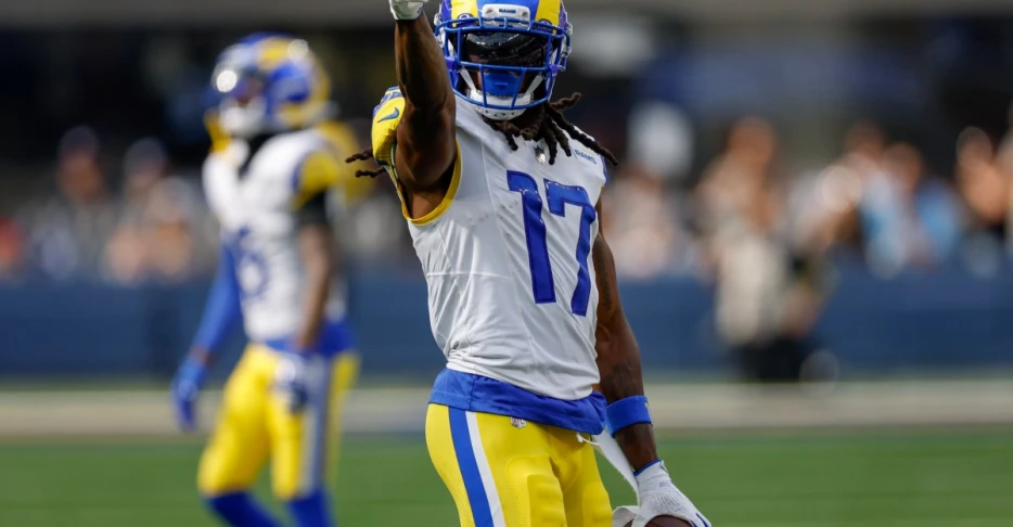Winners &amp; Losers: Rams deliver knockout punch to Texans