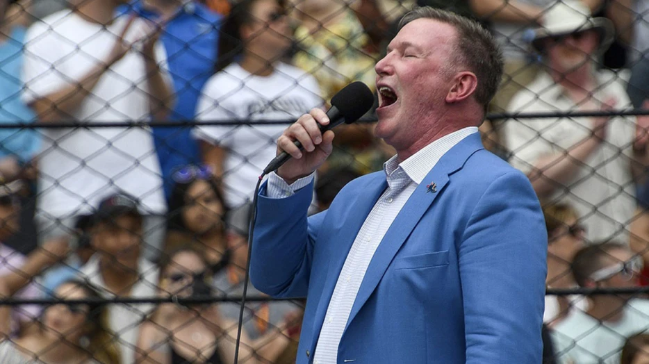 Jim Cornelison’s Bears-Vikings national anthem performance has fans in awe