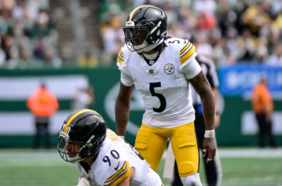 Steelers Daily News &amp; Links: WWE Legend Gives Shoutout to Aaron Rodgers; Jalen Ramsey’s Cleats