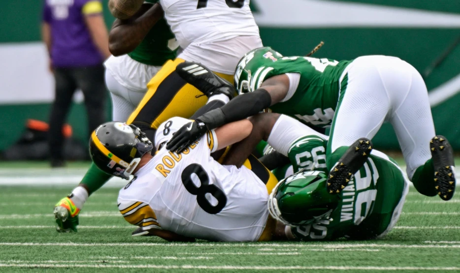 Aaron Rodgers Takes Blame for Sacks, Trusts Steelers Pass Protection