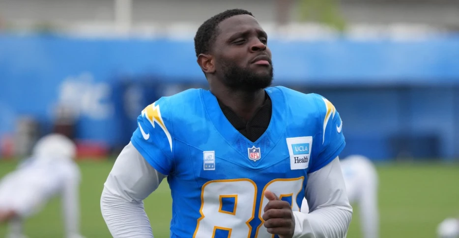 Chargers release WR Jalen Reagor with injury settlement