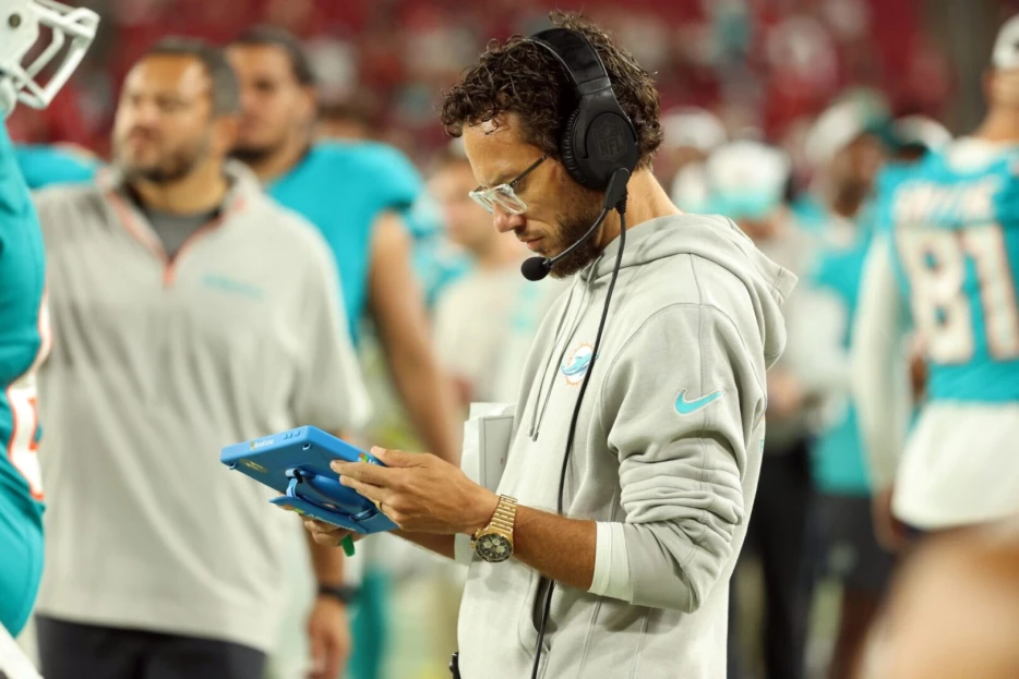 Dolphins Could Fire HC Mike McDaniel &amp; GM Chris Grier Midseason?