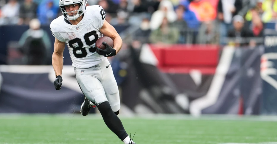 Raiders’ 2nd-year player watch: Brock Bowers does Brock Bowers things