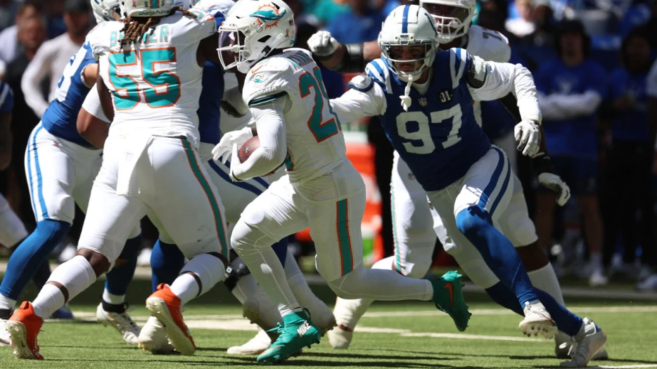 Colts’ Laiatu Latu out from practice with hamstring injury