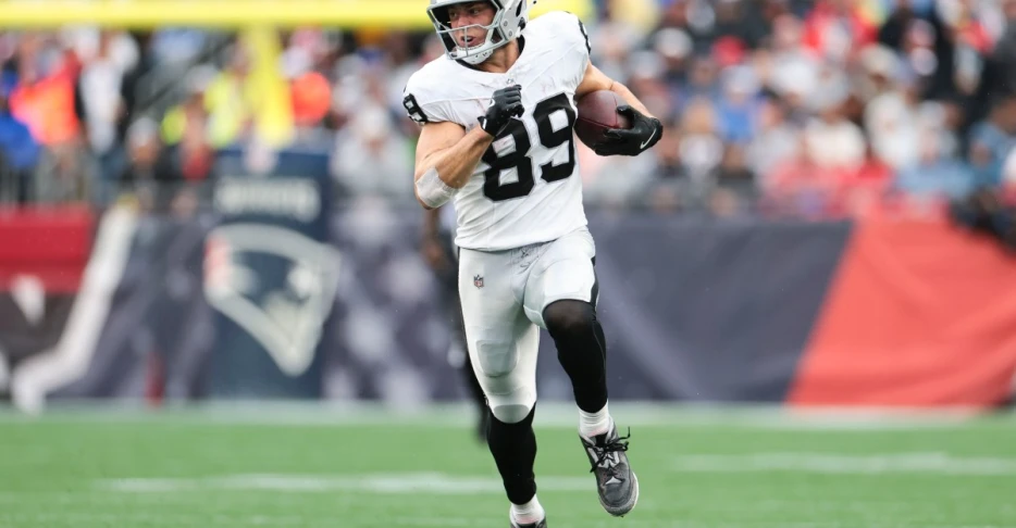 Raiders injury news: Brock Bowers, Elandon Roberts don’t practice Thursday