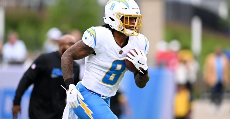 3 Things to Watch for in Chargers-Raiders: Which 1st-round RB will lead their team to victory?