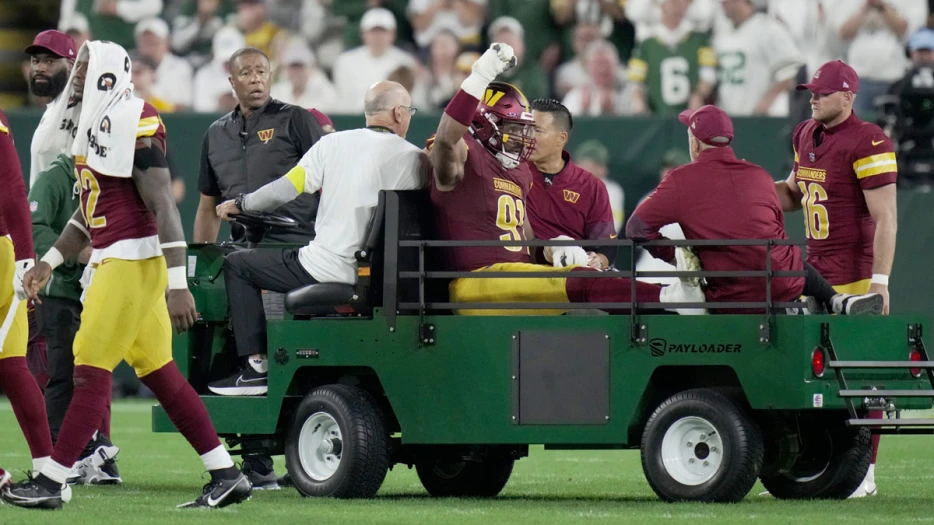 Commanders’ Deatrich Wise breaks silence after season-ending quad injury