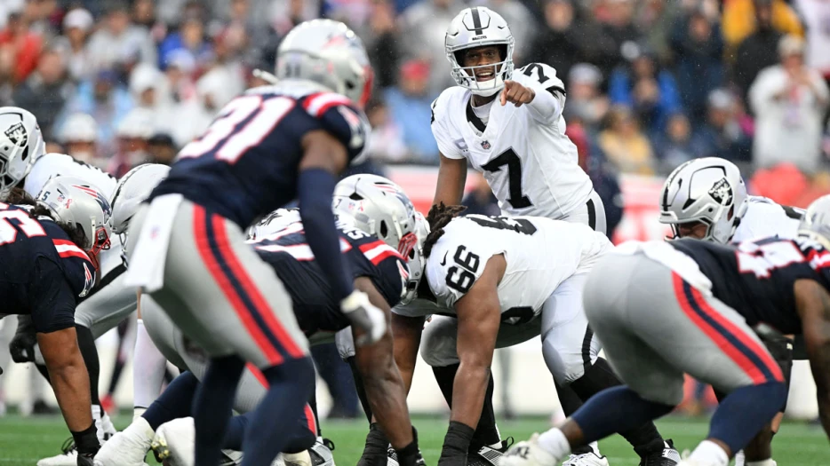 Geno Smith review allows Raiders to open playbook vs Chargers