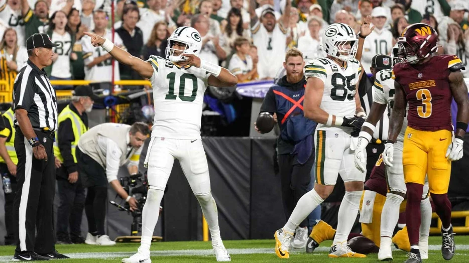 Packers QB Jordan Love truck sticks Commanders defender as offense looks sharp